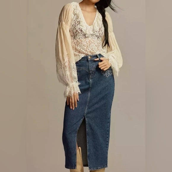 Anthropologie Tops - Anthropologie Blouse Top Wide Sleeve Ivory Lace Fabric